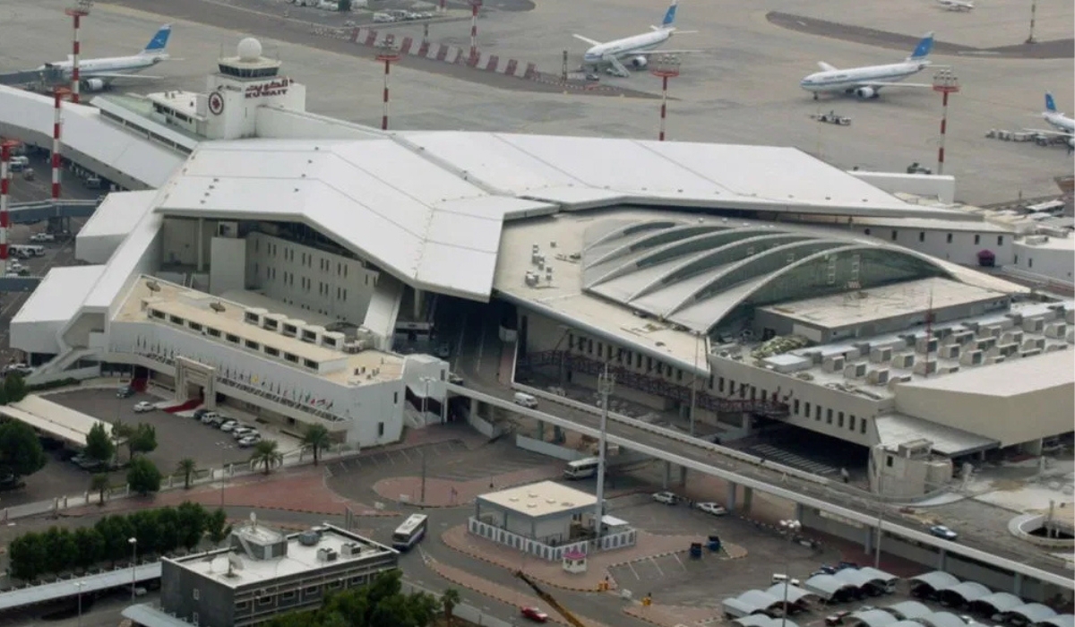 Kuwait Halts Air Traffic After Iranian Strikes Damage International Airport